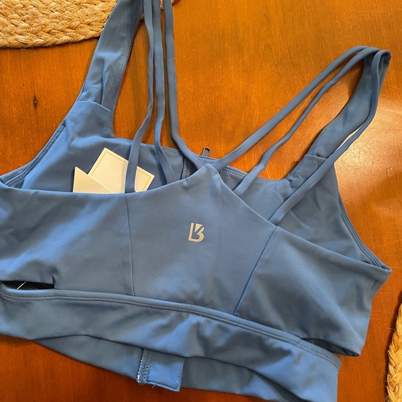 BuffBunny Blizzard Zip Up Sports Bra - Picture 4 of 5